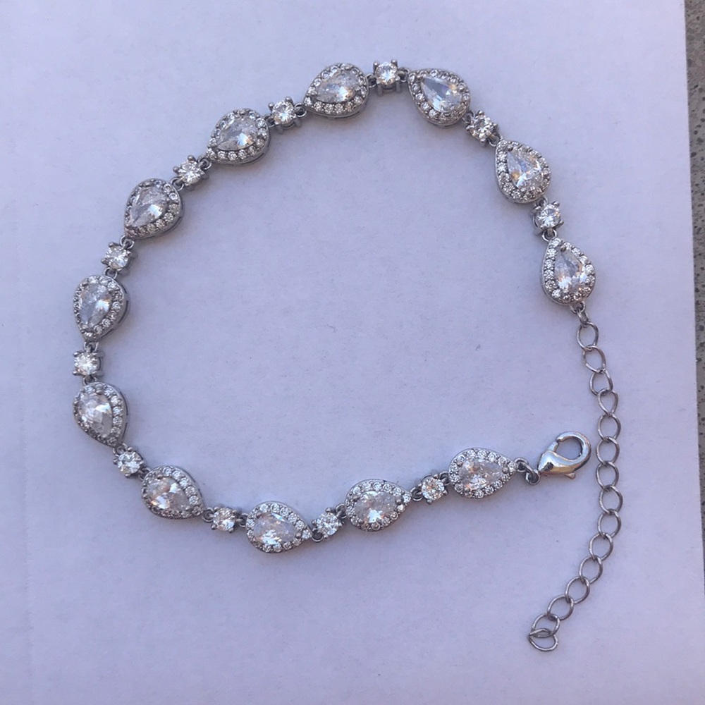 David’s Bridal Tear Drop Bracelet